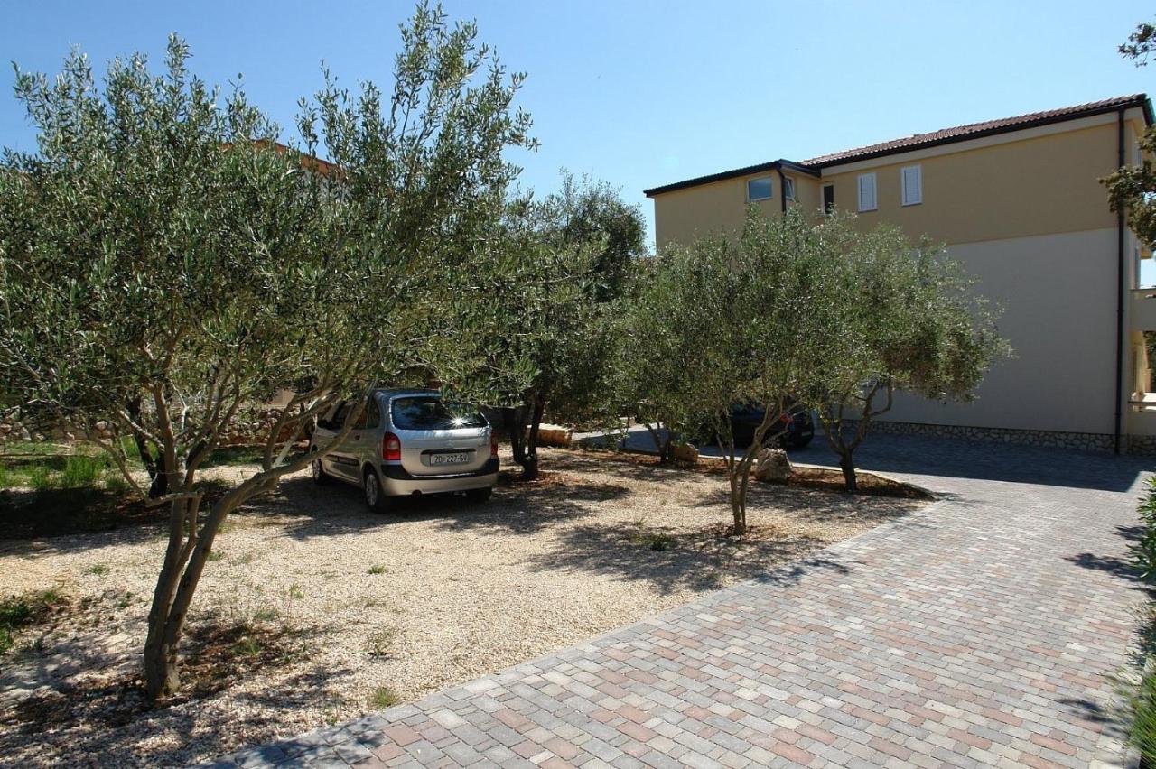Apartments With A Parking Space Mandre, Pag - 18748 Kolan Eksteriør billede